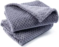 Couverture en flanelle ignifuge 100 % polyester Orvetex Sustainable Choice, style européen, rectangulaire, motif à pois, quatre motifs.