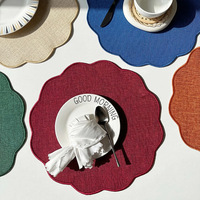 Vente en gros de sets de table en tissu en forme de fleur, style luxueux, brodés, isolants thermiquement, élégants, pour la décoration de table à manger