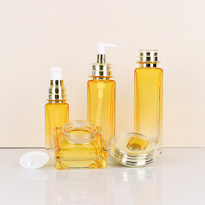 Botella cuadrada de vidrio transparente amarillo, envase cosmético personalizado vacío para paquete de cosméticos con cabezal de bomba a presión. - Product Image 1