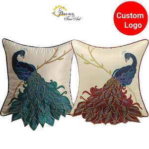 ปลอกหมอนผ้าแจ็คการ์ดปักลายนกยูงหรูหราขนาด18 "ปลอกหมอนผ้าซาตินสีเขียวแดง - Product Image 1