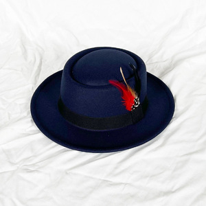 Nuovo <span class=keywords><strong>Cappello</strong></span> Fedora Vintage da <span class=keywords><strong>Uomo</strong></span> in Feltro con Tesa Arrotolata e Piuma, <span class=keywords><strong>Cappello</strong></span> da Chiesa da Gentiluomo, <span class=keywords><strong>Cappello</strong></span> Trilby Jazz - Product Image 2