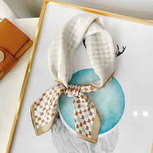 スカーフ70x70小さな愛の正方形foulardシルク高品質スタイルファンネック正方形スカーフバンダナ