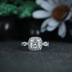 Bague de fiançailles en moissanite halo en gros, argent sterling 925, bande torsadée, bague de mariage pour femmes par Phoenix Enterprise - Product Image 1