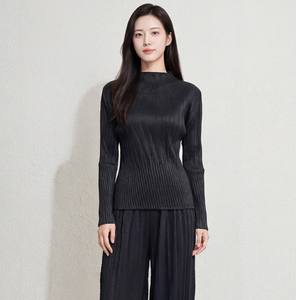 Nouveautés PY 2026 : Blouse plissée élégante et texturée, col en V, manches longues, décontractée et écologique – Vente en gros en ligne - Product Image 3