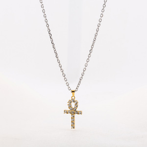 สร้อยคอจี้รูปกางเขนสำหรับผู้ชาย ชุบทอง ประดับเพชร ไทเทเนียมสตีล สายยาว สวมใส่ได้ทุกวัน ดีไซน์เรขาคณิต - Product Image 4