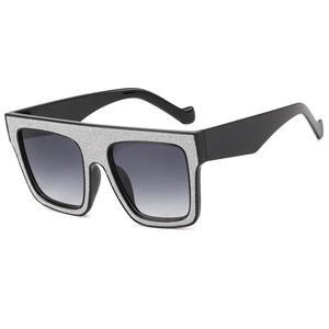 <span class=keywords><strong>2023</strong></span> femmes hommes personnalité personnalisée mode UV400 concepteur nouveau à la mode grand cadre carré large Temple <span class=keywords><strong>lunettes</strong></span> <span class=keywords><strong>de</strong></span> <span class=keywords><strong>soleil</strong></span> - Product Image 2