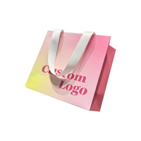 Sac cadeau en papier rose dégradé imprimé sur mesure avec poignée en ruban de satin, sac en papier pour le shopping avec logo personnalisé pour l'emballage de cosmétiques
