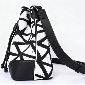 Bolso Tote Portátil de Moda con Estampado Animal y Logotipo Personalizado para Mujer, Bolso Tipo Cubo de Ganchillo con Correa Única Ajustable para Trabajo, Viajes y Compras - Product Image 4