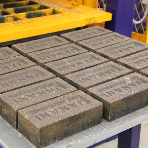 Máquina Automática Hidráulica para Fabricar Bloques de Cemento QT6-15, Línea de Producción de Ladrillos con Motor y Bomba Controlados por PLC - Product Image 2