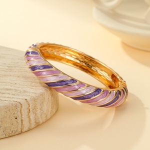 Bracelet ajustable en alliage plaqué or avec émail cloisonné, motif floral bleu clair et rose, bijoux traditionnels pour femmes - Product Image 5