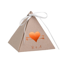 Boîte cadeau de cadeau de mariage en forme de pyramide recyclable boîte d'emballage triangulaire en papier d'art d'impression à l'encre de soja personnalisée
