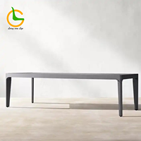 Ensemble de salle à manger moderne en aluminium pour l'extérieur, finition imitation bois, table et chaises pour projets de restaurants et d'hôtels