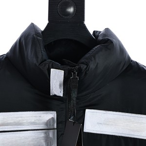 Chaqueta Acolchada Beige de Moda con Estampado Múltiple, Cálida, Aislante, Funcional para Exteriores, con Cordón Ajustable en el Dobladillo y Detalles de Parches para Mujer - Product Image 2