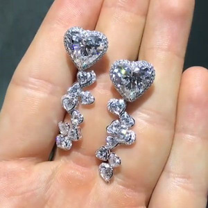 Orecchini Pendenti Lunghi con Cristalli a Cuore per Donne, Accessori Romantici per Uso Quotidiano e Feste - Product Image 3