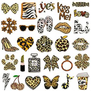 Nouveau patch thermocollant brodé motif léopard vintage de dessin animé, thème Saint-Valentin, motifs bonbon, pantoufle, nœud, 'Kiss Me', lunettes de soleil, parfum - Product Image 1