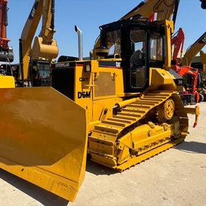 รถดันดินตีนตะขาบ Caterpillar D6M สีเหลือง รถบูลโดเซอร์สำหรับงานก่อสร้าง เครื่องยนต์ Cummins กำลัง 315 กิโลวัตต์ ความจุดันดิน 8.6 เมตร สำหรับไซต์ก่อสร้าง - Product Image 4