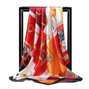 Sciarpe in Seta Satinata Stampata a Quadri Personalizzate OEM di Fabbrica per Donne, Lussuosa <span class=keywords><strong>Bandana</strong></span> per la Testa 90cm, Hijab Quadrato Malese - Product Image 5