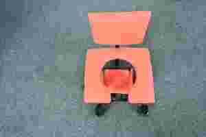 <span class=keywords><strong>Chaise</strong></span> de bondage rouge pour collecte d'urine SM, avec douche dorée, siège d'accueil pour uriner, banquette, <span class=keywords><strong>chaise</strong></span> érotique pour le sexe facial et la toilette - Product Image 4