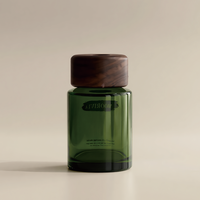 Bouteilles diffuseuses rondes en verre vert personnalisées en usine avec couvercles en bois 50-300ml Contenants en verre d'aromathérapie avec logo personnalisé