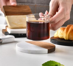 Dessous de verre ronds en marbre et bois d'acacia pour la maison, le bureau ou la pendaison de crémaillère de Noël pour la table Porte-tasses et porte-boissons élégants - Product Image 4