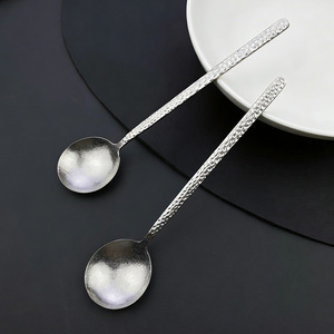 Cuillère à tête ronde martelée en titane pur pour restaurants occidentaux, hôtels, maison, camping en plein air - Product Image 1