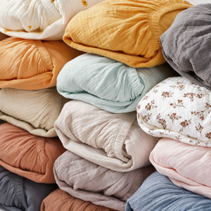 Drap-housse pour lit bébé en tissu crêpe de mousseline 100% coton biologique GOTS personnalisé 52" x 28" - Product Image 1