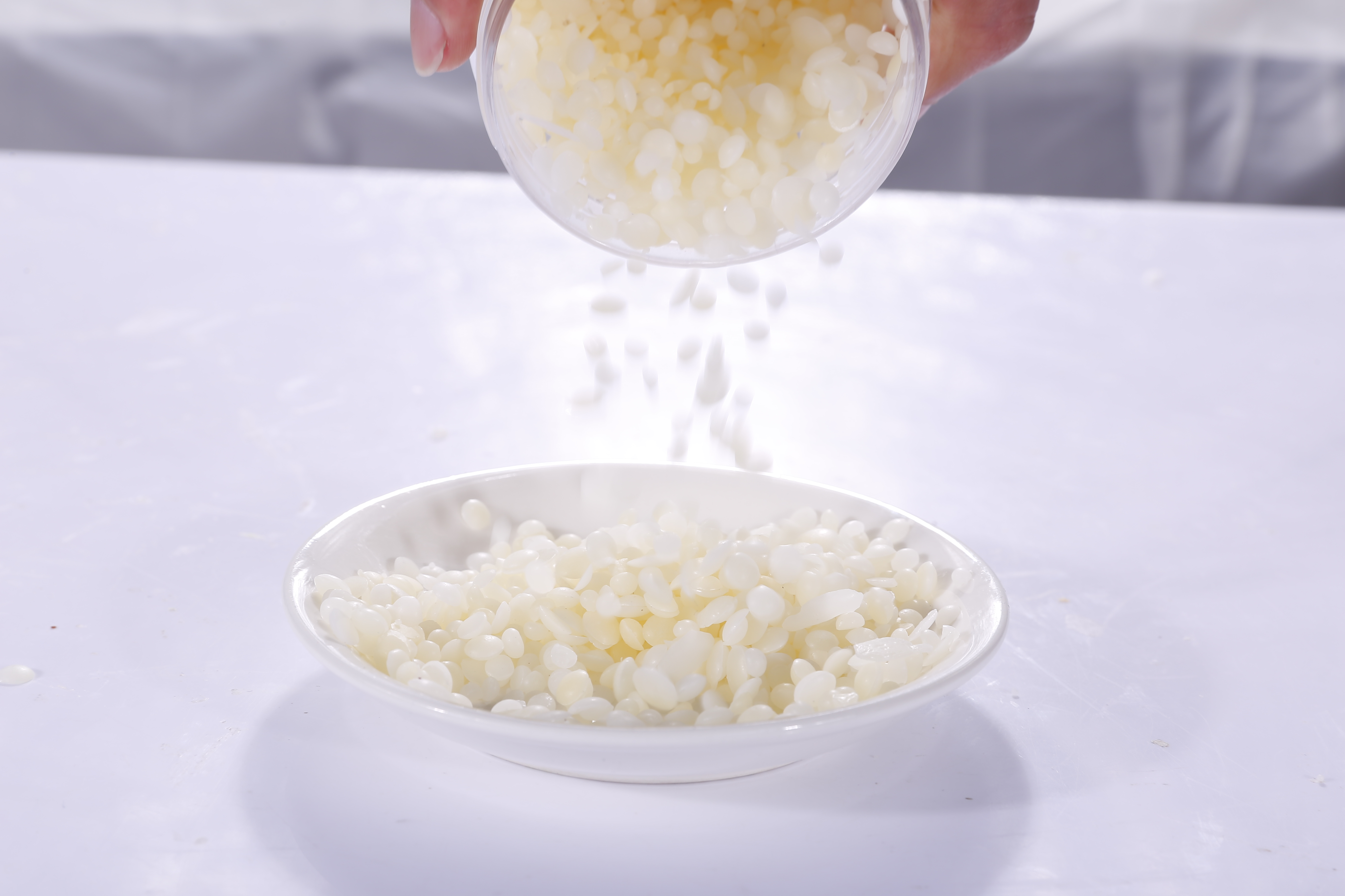 Fully Refined Paraffin Wax 80# For Cosmetics Wax Pallets White Microcrystalline Wax