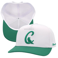 Chapeau de sport à 5 panneaux à la mode de conception personnalisée BSCI, Gorras en polyester blanc avec logo brodé OEM, casquette de baseball à trou découpé au laser vente en gros