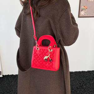 Nuevo Bolso de Moda para Dama, de Hombro o Cruzado, con Pañuelo de Seda a Cuadros Bordado y Correa de Hombro con Diseño de Rejilla - Product Image 4