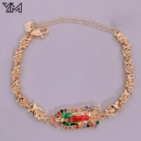 Pulsera Religiosa Ajustable de la Virgen María con Cadena Cubana y Halo de Circonitas Tricolor, Chapada en Oro de 18K, Nuestra Señora de Guadalupe