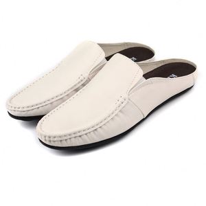 Zapatillas de verano para hombre, de punta redonda, de piel de vaca suave, modernas, de suela plana, zapatillas suaves para el hogar y el ocio, zapatillas de cuero para hombre - Product Image 4