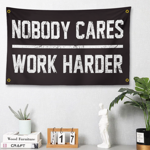 ธง "<span class=keywords><strong>Nobody</strong></span> Cares Work Harder" ขนาด 3x5 ฟุต พร้อมห่วงทองเหลือง 4 จุด ธงสร้างแรงบันดาลใจสำหรับตกแต่งผนังห้องออกกำลังกาย สำนักงาน ห้องชาย ห้องนอน ห้องนั่งเล่น - Product Image 4