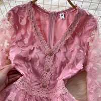 Robe décontractée pour femmes, élégante, rose, à fleurs brodées, en maille, col en V, manches longues, coupe évasée, pour tous les jours et les vacances