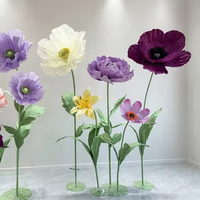 Fleurs géantes en papier pivoine sur pied, très demandées pour la décoration de fêtes et d'événements de mariage