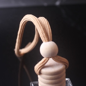 8ml için iyi kalite kare şekli araç parfüm şişesi araba hava spreyi koku dağıtıcı şişe araba havalandırma klip kokulu yağ - Product Image 2