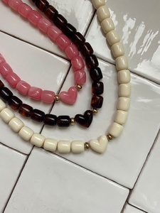 Collier vintage en résine colorée plaqué or 18 carats pour femme, bijou géométrique épais couleur bonbon, idéal pour l'été, cadeau tendance - Product Image 2