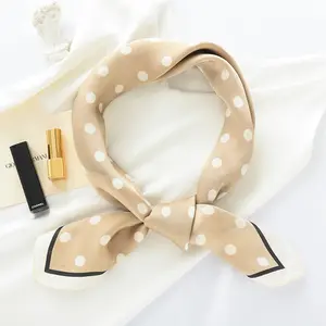 En gros 70*70 cm Nouveau Style Cheveux Accessoires Vintage Bandeaux Carré Écharpe Imprimé À Pois Satin Soie Écharpe Pour Les Femmes