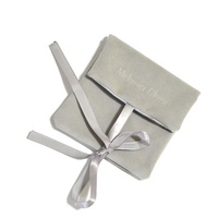 Pochette à bijoux de luxe logo gaufré gris velours daim satin doublure enveloppe avec nœud ruban
