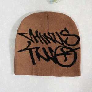 Bonnet d'hiver unisexe en gros 100 % acrylique respirant imperméable style Y2K tricot jacquard personnalisable avec logo disponible pour le voyage et les activités de plein air - Product Image 5