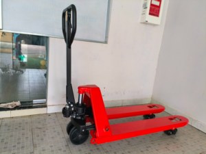 Chariot élévateur manuel hydraulique CE 5000 kg fabriqué au Vietnam pour la logistique des matériaux - Product Image 4