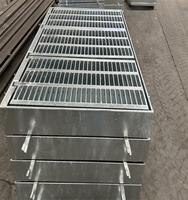 Couvercle de trou d'homme de drainage en acier galvanisé pour véhicules à usage intensif et grille de route avec charnière ouverte pour couvercle de vidange