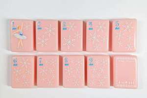 Set Mahjong Americano Tema Fiabesco, Motivo Schiaccianoci Ballerina, Tessere Rosa con Stampa Fiabesca per Regali di Natale e Compleanno - Product Image 3