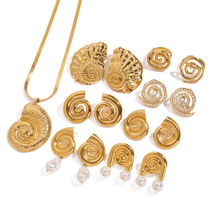 ชุดเครื่องประดับแฟชั่นรูปทรงเปลือกหอย สแตนเลส ประดับมุก ต่างหู สร้อยคอ แหวน ดีไซน์เรขาคณิต เหมาะสำหรับงานปาร์ตี้ - Product Image 1