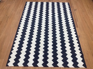 พรมฝ้ายทอมือลายเรขาคณิตสีเขียวอมฟ้าพื้นสีครีม เนื้อนุ่ม น้ำหนักเบา ตกแต่งบ้านสไตล์โมเดิร์น ซักได้ เหมาะสำหรับตั้งแคมป์หรือใช้สำหรับสวดมนต์ - Product Image 2