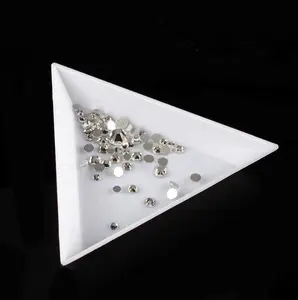 مثلث البلاستيك مسمار الفن جوهرة الماس بريق الكريستال فرز الصواني MKT026 حبة قمع علبة بريق صينية العرض