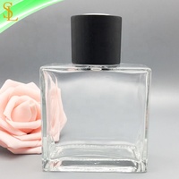 Diffuseur d'arômes au design simple de 140ml Bouteille en verre Diffuseur de parfum carré avec couvercle en bois et bouchon de liège en forme de rectangle plat