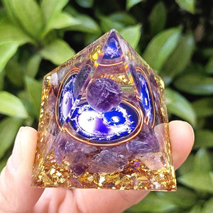 Pyramide Tai Chi en améthyste, artisanat en résine avec pierres concassées, ornement de bureau Feng Shui pour le salon, cadeau d'anniversaire - Product Image 3