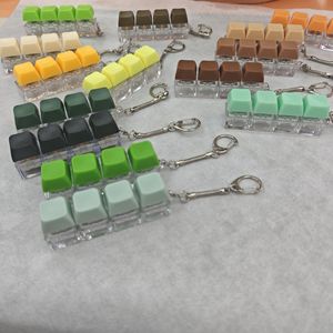 Porte-clés mécanique carré à quatre touches, anti-stress, en PVC, couleurs macaron, jouet coloré, vente en gros, best-seller - Product Image 1