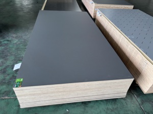Contreplaqué marin en mélamine <span class=keywords><strong>blanc</strong></span> 4x8 pieds |   Panneau stratifié mélaminé gris mat imitation <span class=keywords><strong>bois</strong></span> et haute brillance pour meubles - Product Image 1