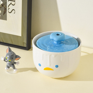 Fontaine à eau créative en céramique pour animaux de compagnie, distributeur d'eau automatique en forme de canard pour chats et chiens, bol à boire pour chat. - Product Image 1